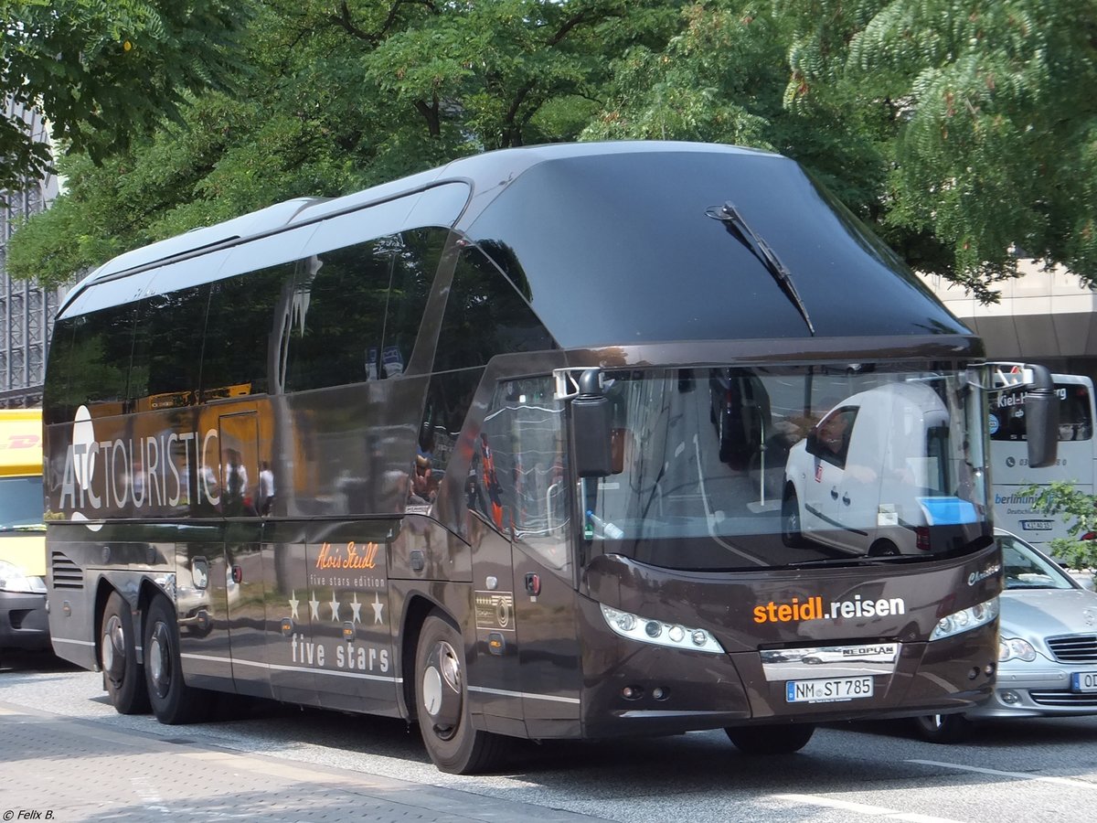 Neoplan Starliner von Steidl Reisen aus Deutschland in Hamburg.