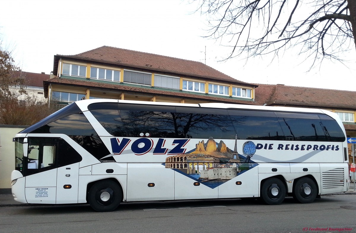 Neoplan Starliner von V�LZ Busreisen aus der BRD am 2.1.2014 in Krems an der Donau.