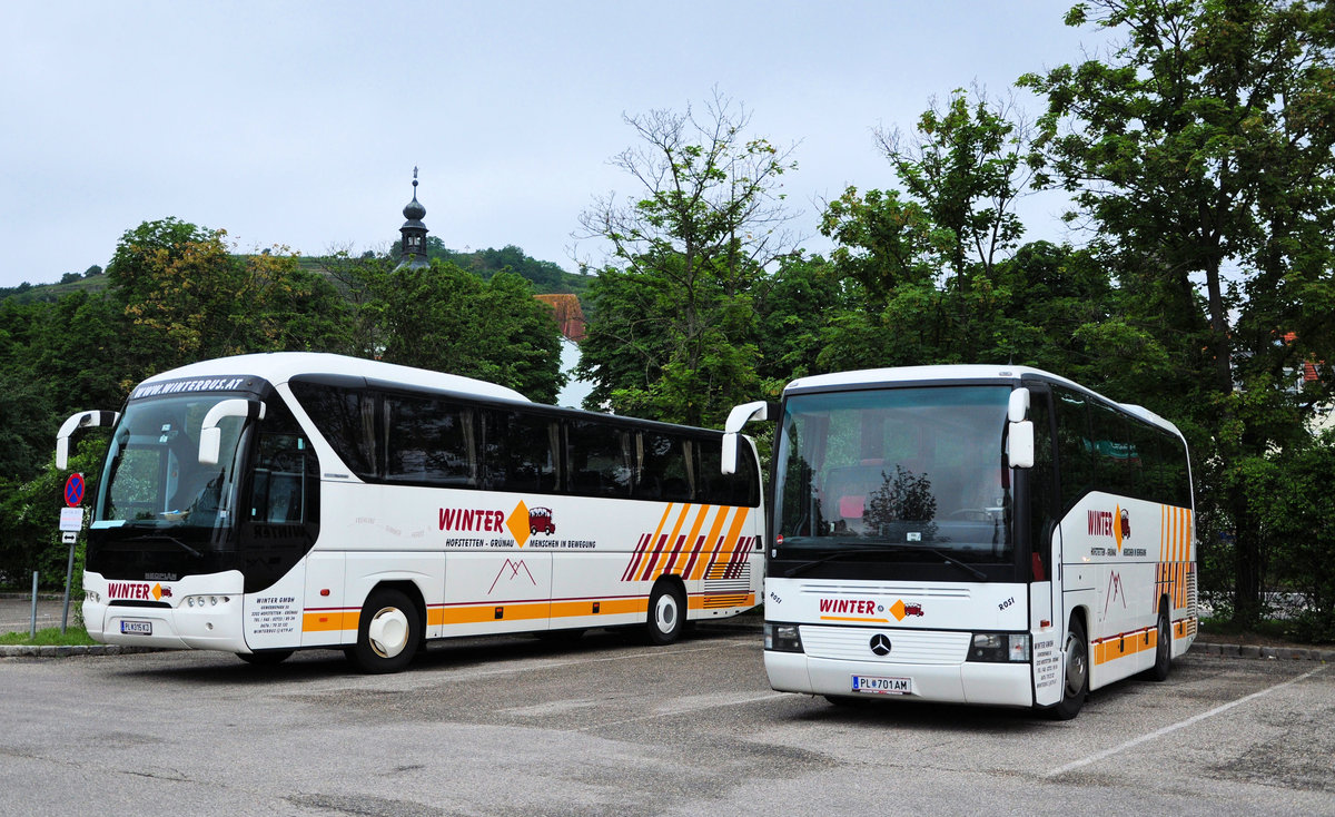 Neoplan Tourliner und ein Mercedes O 404 von Winter Reisen aus �sterreich in Krems gesehen.