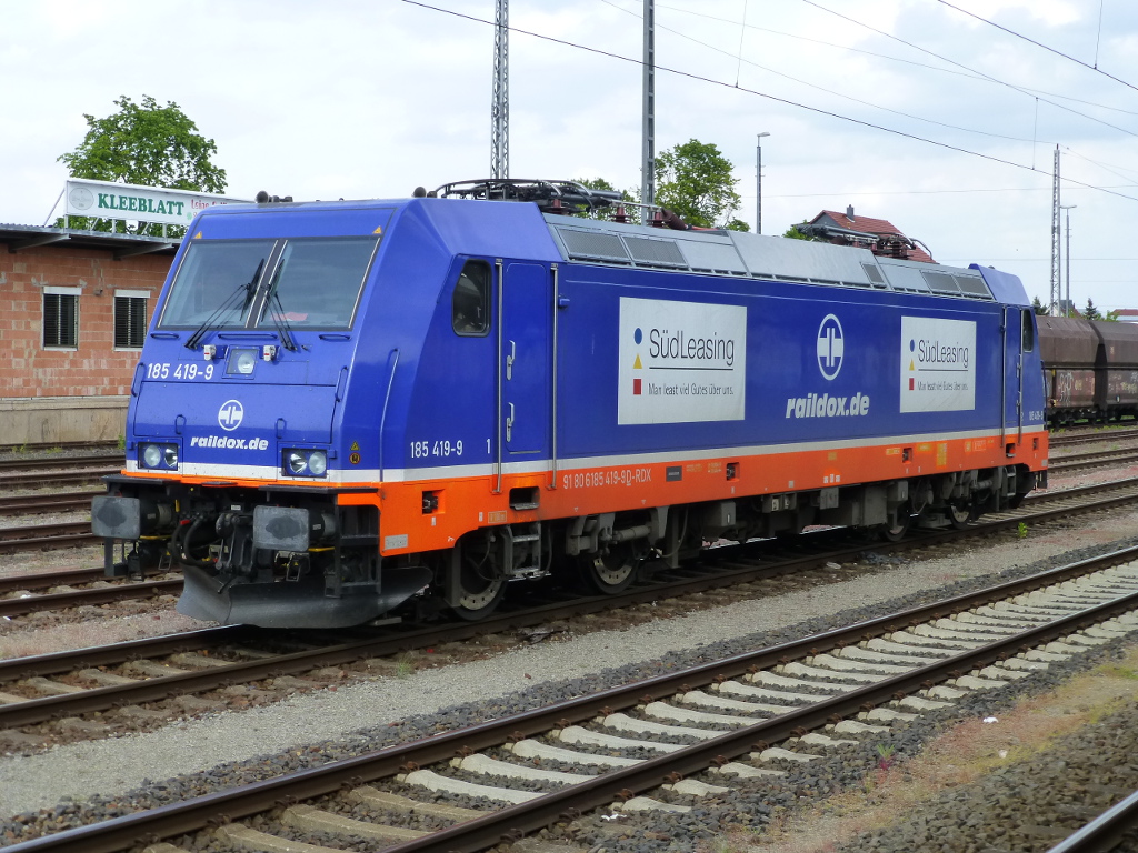 Noch nicht mal ein Jahr ist diese raildox-185 [91 80 6185 419-9 D-RDX] alt, am 17.5.15 stand sie in Leinefelde.