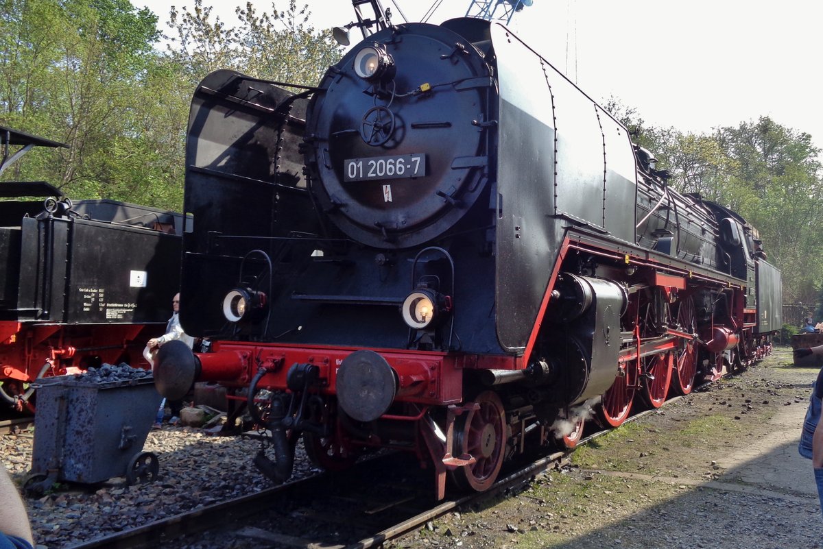 Nördlinger 01 2066 steht am 9 April 2017 in Dresden-Altstadt.