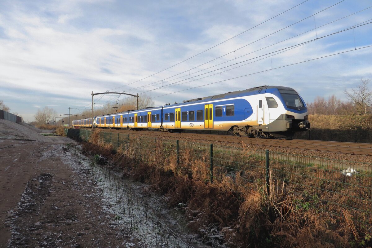 NS 2524 durchfahrt Tilburg-Reeshof mit ein RB nach Dordrecht am 22 Dezember 2021.