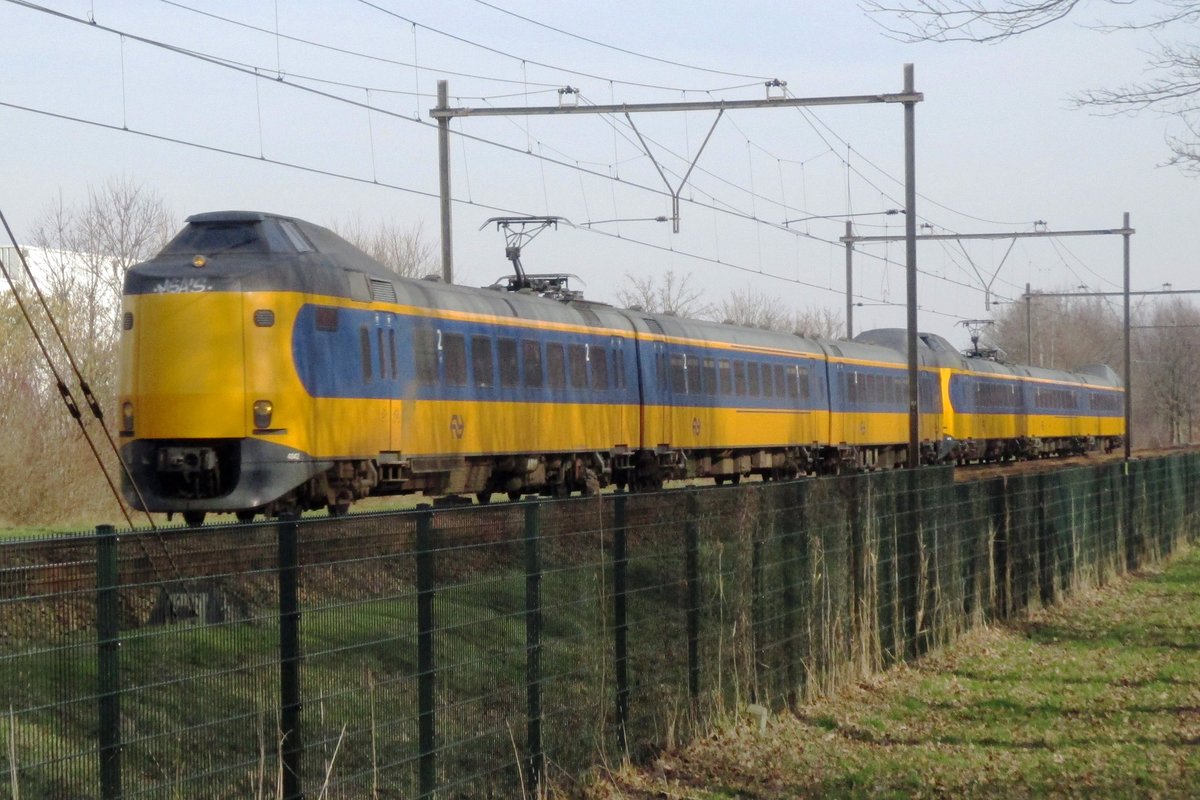 NS 4042 durchfahrt Alverna am 17 Februar 2019. 