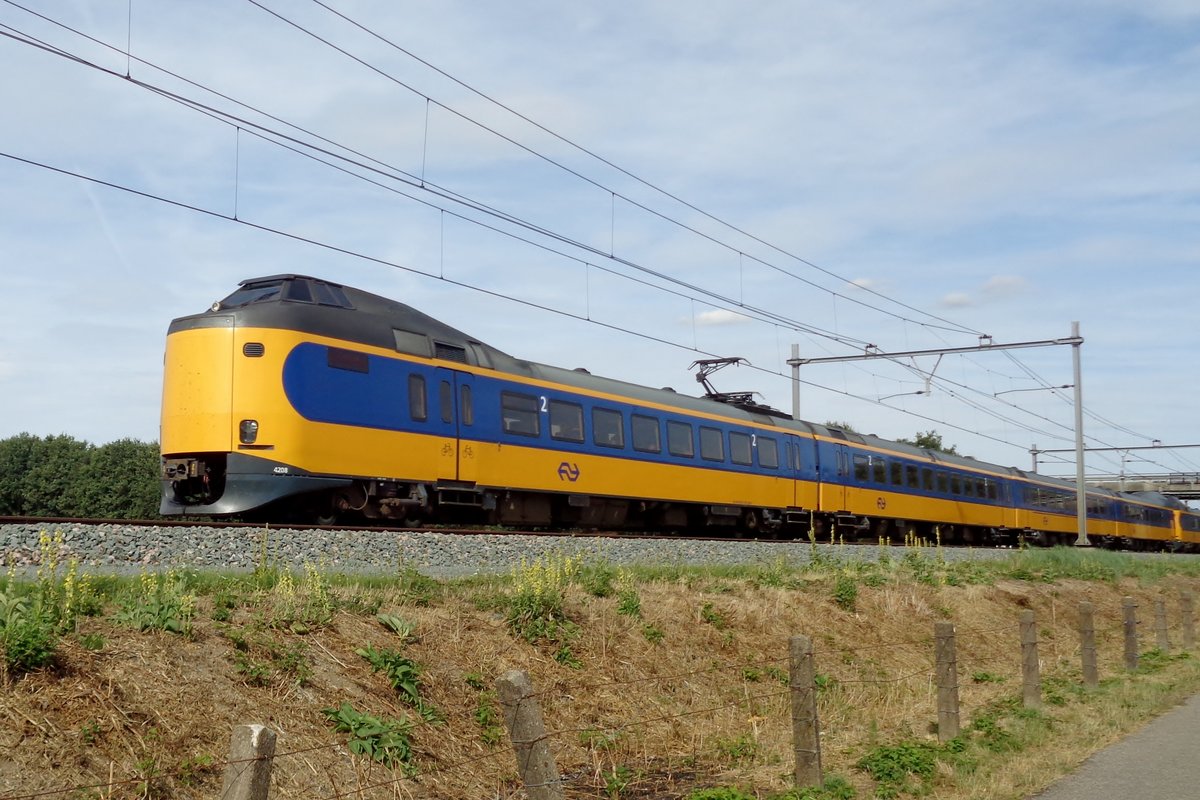 NS 4208 passiert Niftrik am 12 Augustus 2018.