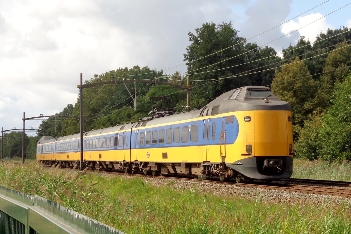 NS 4242 durchfahrt Dordrecht Zuid am 24 Augustus 2018.