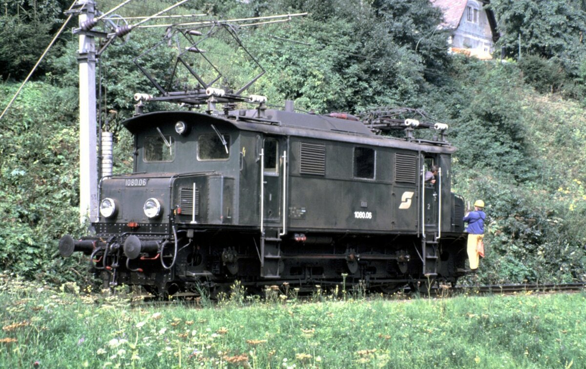 ÖBB 1080.06 in Eisenerz am 13.08.1986.