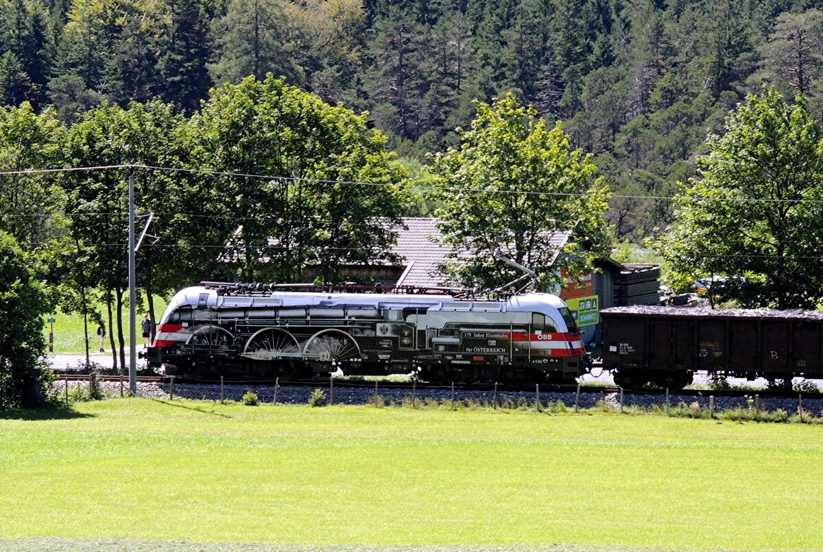 ÖBB 1116 mit Werbung 175 Jahre ÖBB in Mittenwald am 17.08.2012.