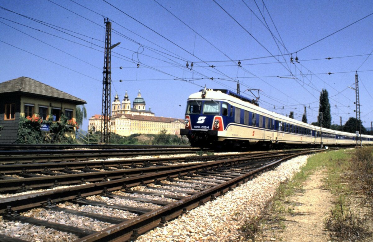 ÖBB 4010.022-4 in Melk am 06.08.1986.