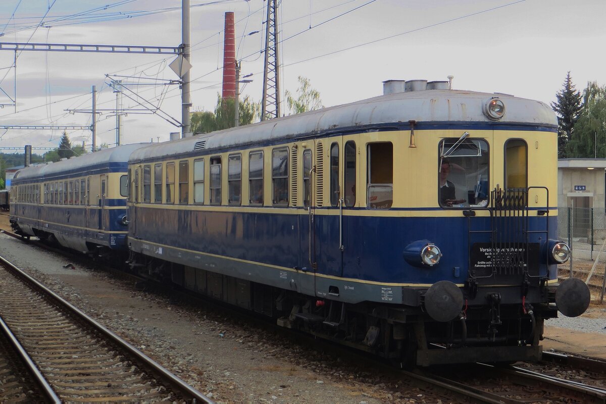 ÖSEK 5042.14 steht am 10 September 2022 in Benesov u Prahy. Laut die Organisatoren von dieser Spektakel STEAM53, STeam Story Agency, könnte die STEAM-edition von 2026 die letzte in die Tschechei sein, weil dort ECTS überall rach Einmarsch hat, wass zum schwere Bedingungen für Einsatze von Museumszüge leiden soll.