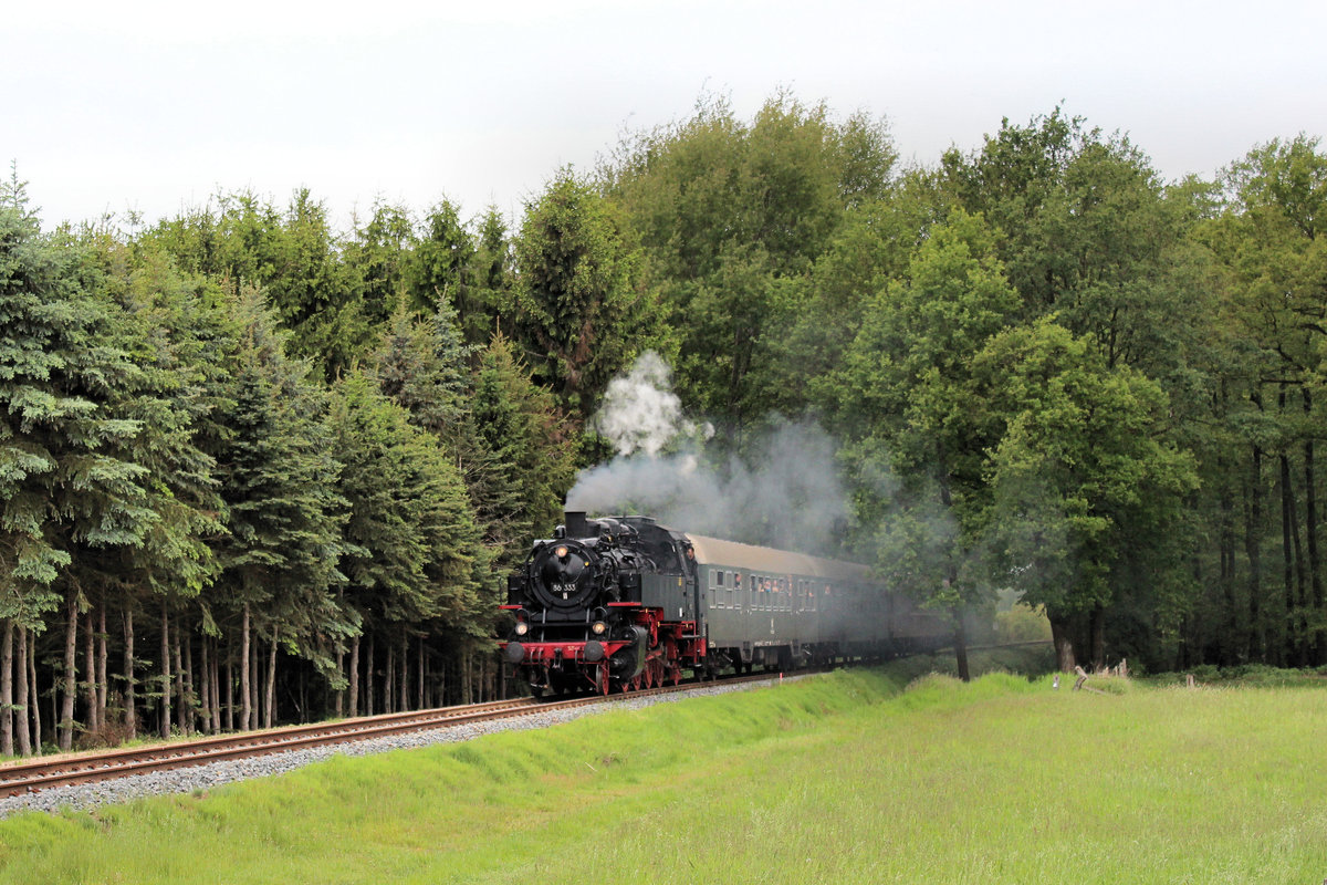 PRESS 86 333 Sonderfahrt im nassen Dreieck auf der EVB-Strecke Zeven - Tostedt, aufgenommen am 26.05.2019 in Wüstenhöfen.