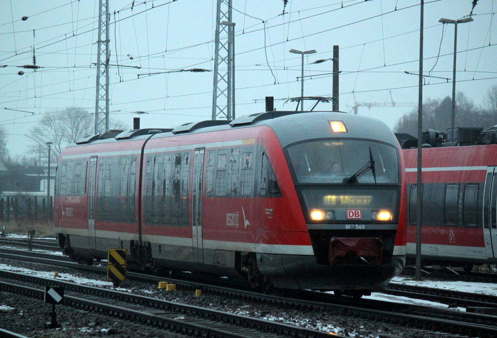 RE8(Tessin-Wismar)bei der Einfahrt im Rostocker Hbf am 31.12.2014