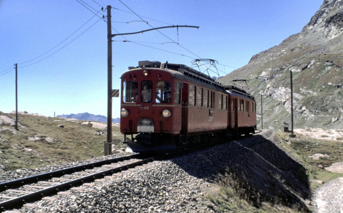 RhB ABe 4/4 Nr.31 und 32 bei Bernina Hospiz im August 1990.
