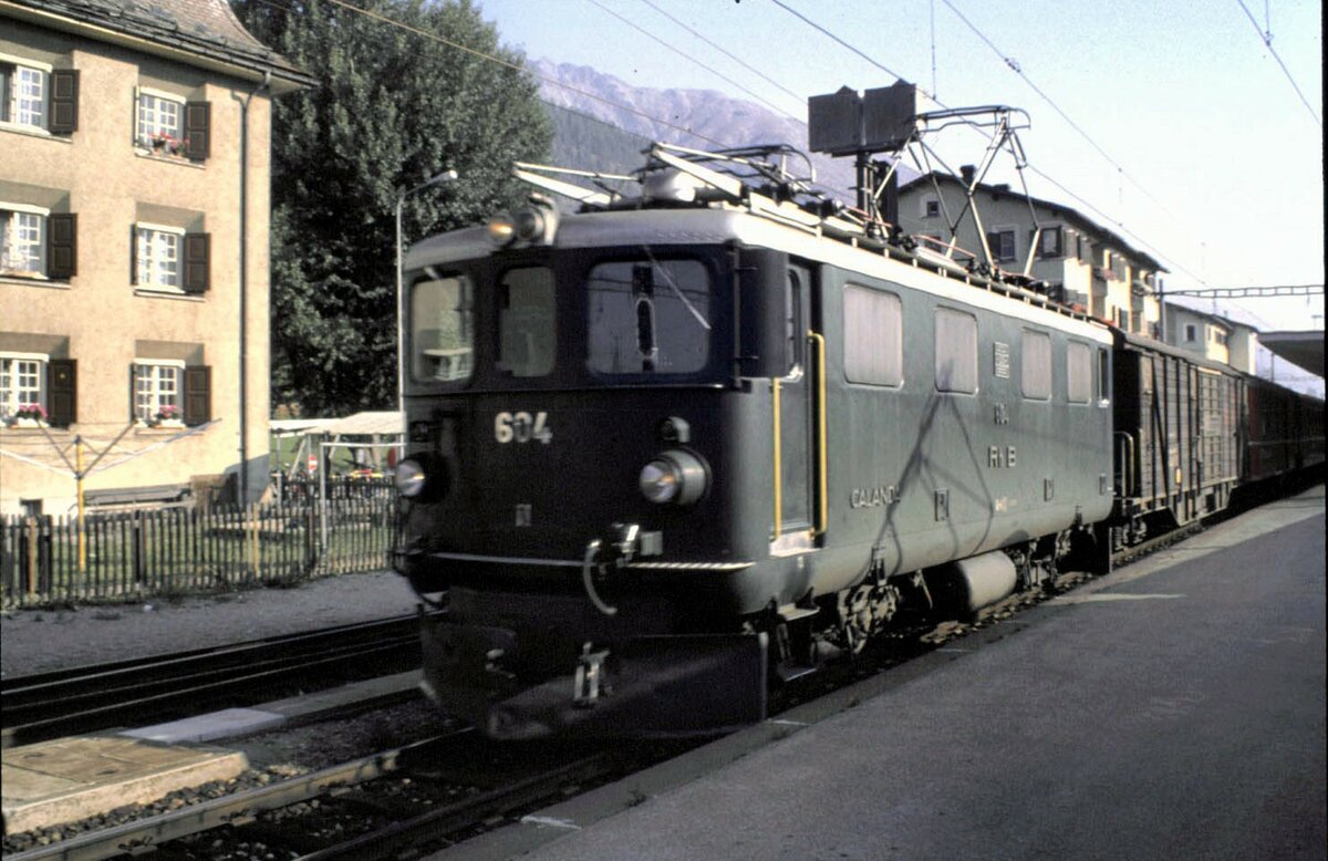 RhB Ge 4/4 I Nr.604 in Samedan im Augut 1990.