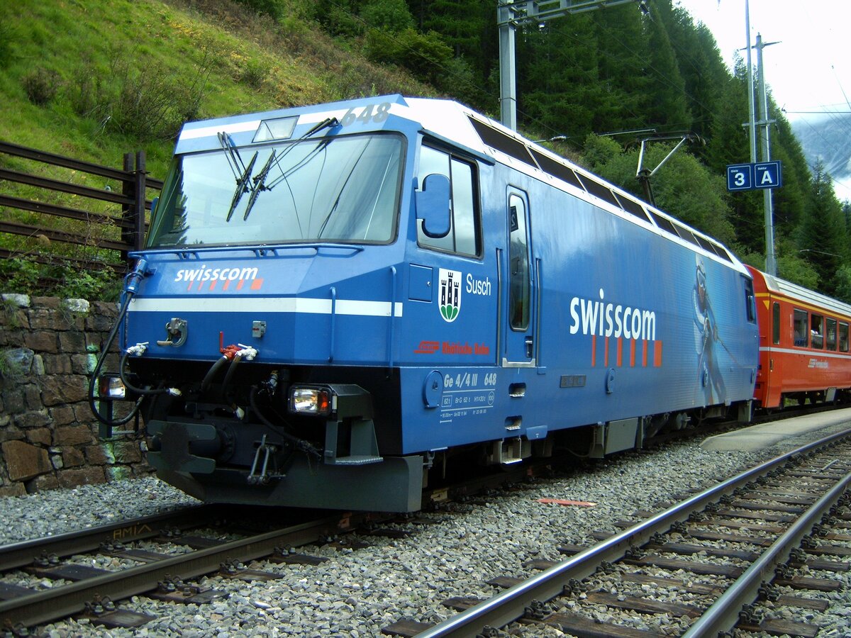 RhB Ge 4/4 IIINr.641 mit Werbung Swisscom in Bergün am 28.08.2005.