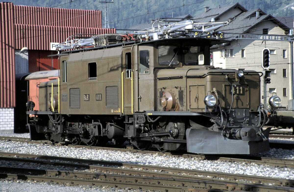 RhB Ge 6/6 I Nr.411 in Samedan im August 1990.