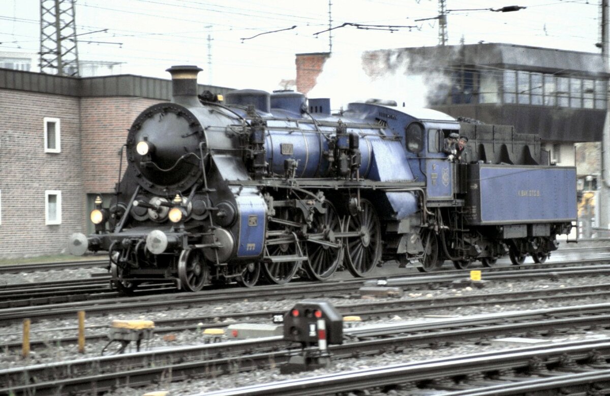 S 3/6 Nr.3673 mit blauer Lackierung in Ulm am 07.10.2001.