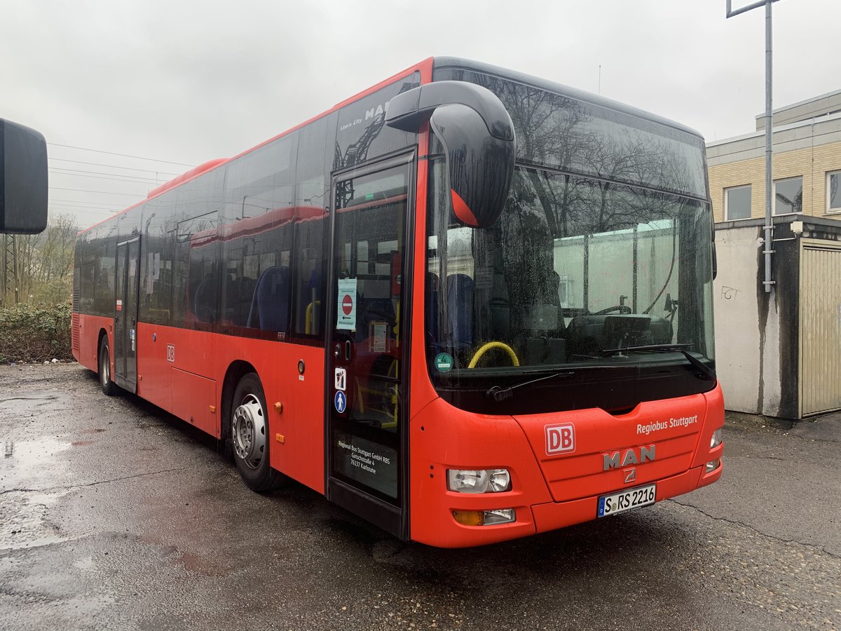 S-RS 2216 (Baujahr 2012) von Regiobus Stuttgart steht am 29.3.2020 auf deren Abstellplatz in G�ppingen.