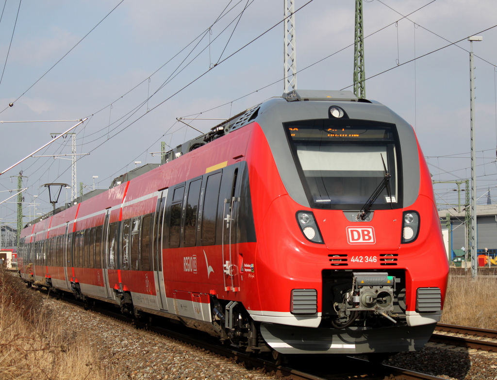 S2 von Warnemnde nach Gstrow bei der Ausfahrt im Rostocker Hbf.02.03.2014