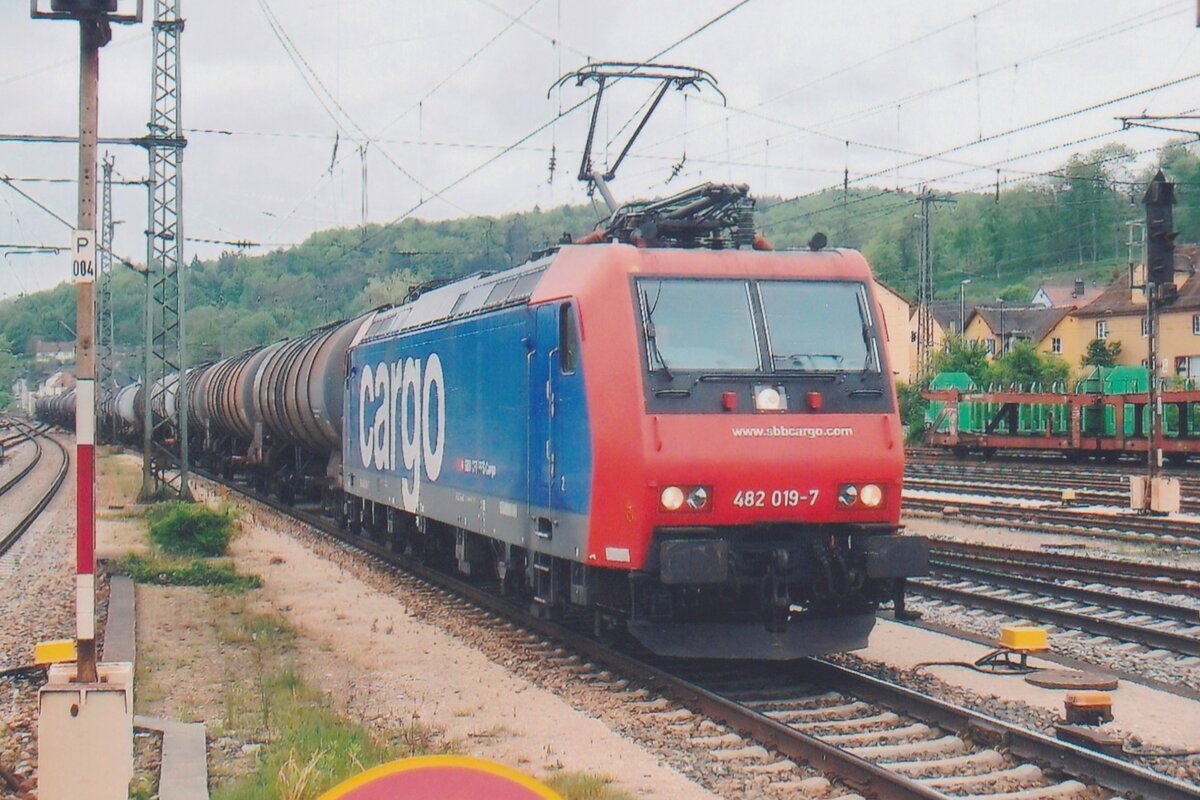 SBB 482 019 durchfahrt am 21 Mai 2010 Treuchtlingen.