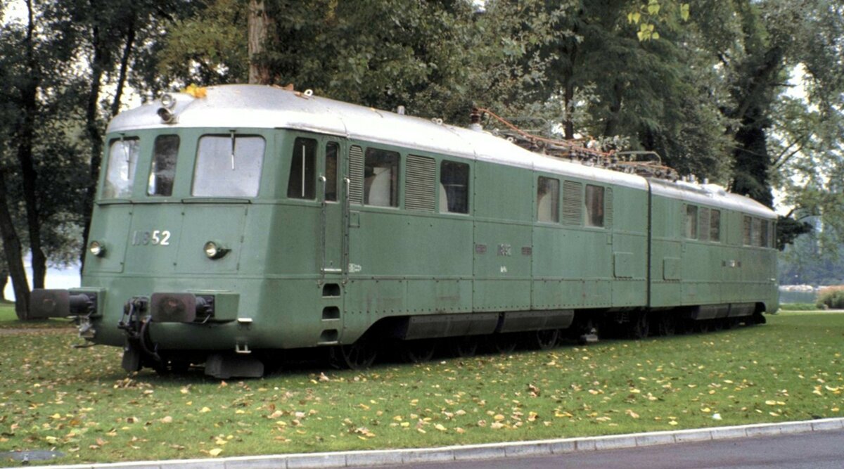 SBB Ae 8/14 Nr.11 852, die sogenannte  Landi-Lok  in Luzern am 13.10.1983.