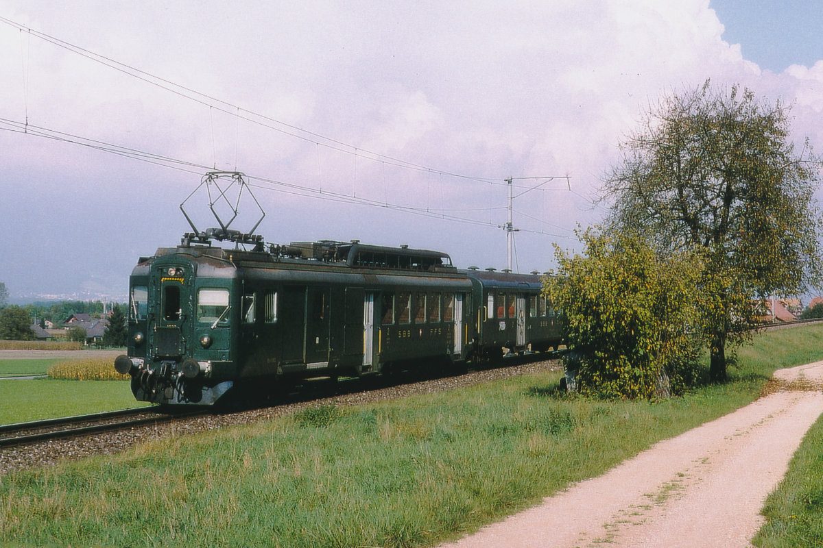 SBB BDe 4/4-Pendel als Regionalzug Solothurn - Lyss bei Büren an der Aare unterwegs im Jahre 1983. Das waren noch schöne Zeiten.
Die durchgehende Bahnlinie Solothurn-Lyss ist schon längst Geschichte.
Foto: Walter Ruetsch