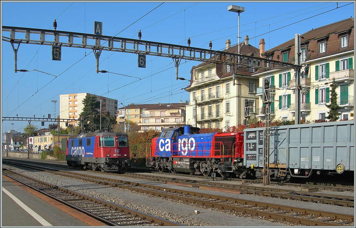 SBB Cargo Re 420 160-4 und Am 843 in Renens VD.
9. Nov. 2011 