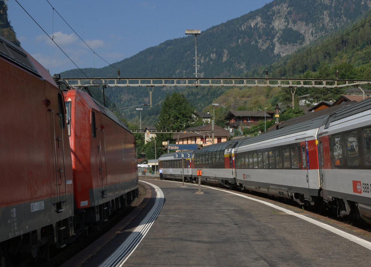 SBB: Noch sind die Panoramowagen in den IR Basel-Locarno eingereiht. Diese Aufnahme entstand in Faido am 13. September 2016.
Foto: Walter Ruetsch