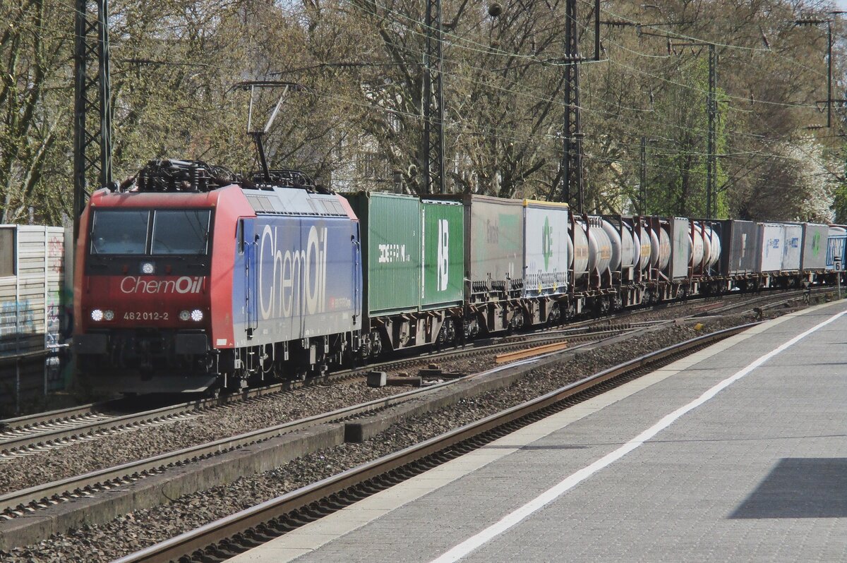 SBB/ChemOil 482 012 durchfahrt am 29 März 2017 Köln Süd.