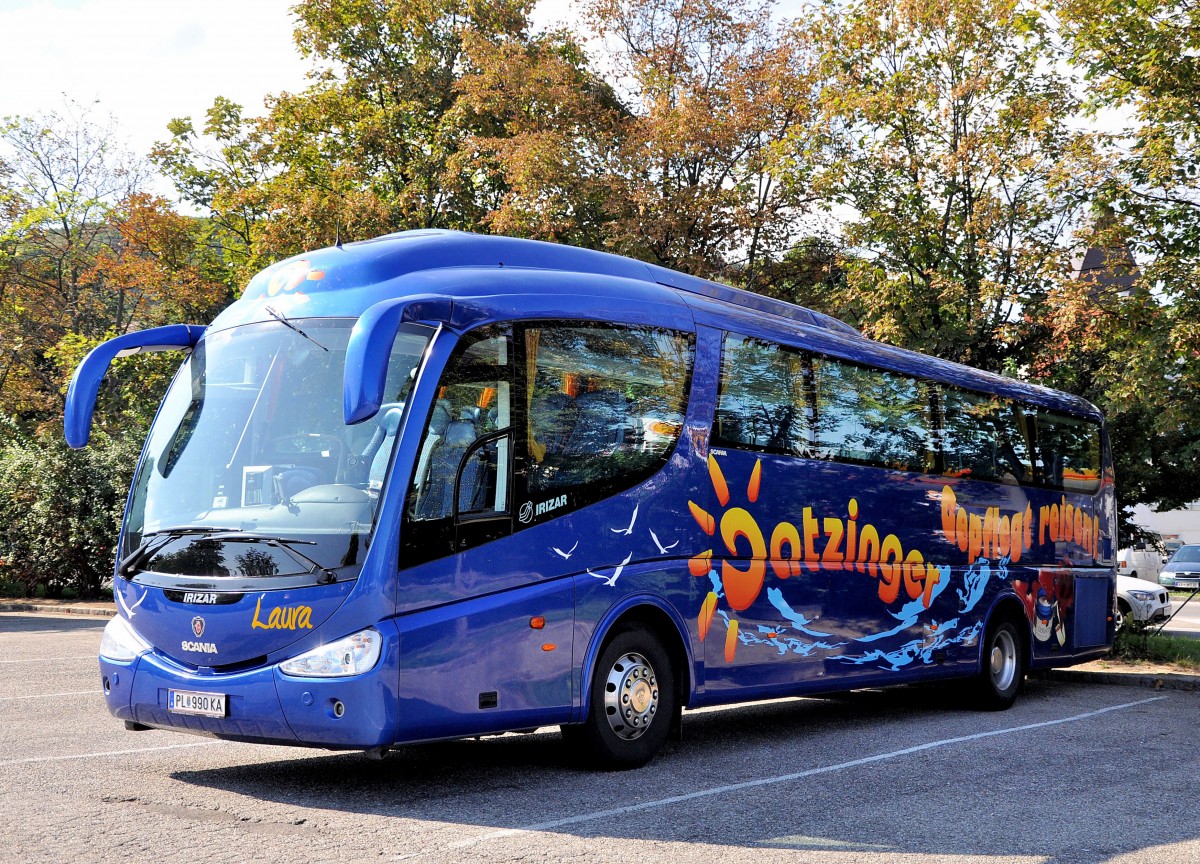 SCANIA IRIZAR von Busreisen DATZINGER aus Nieder�sterreich im August 2013 in Krems gesehen.