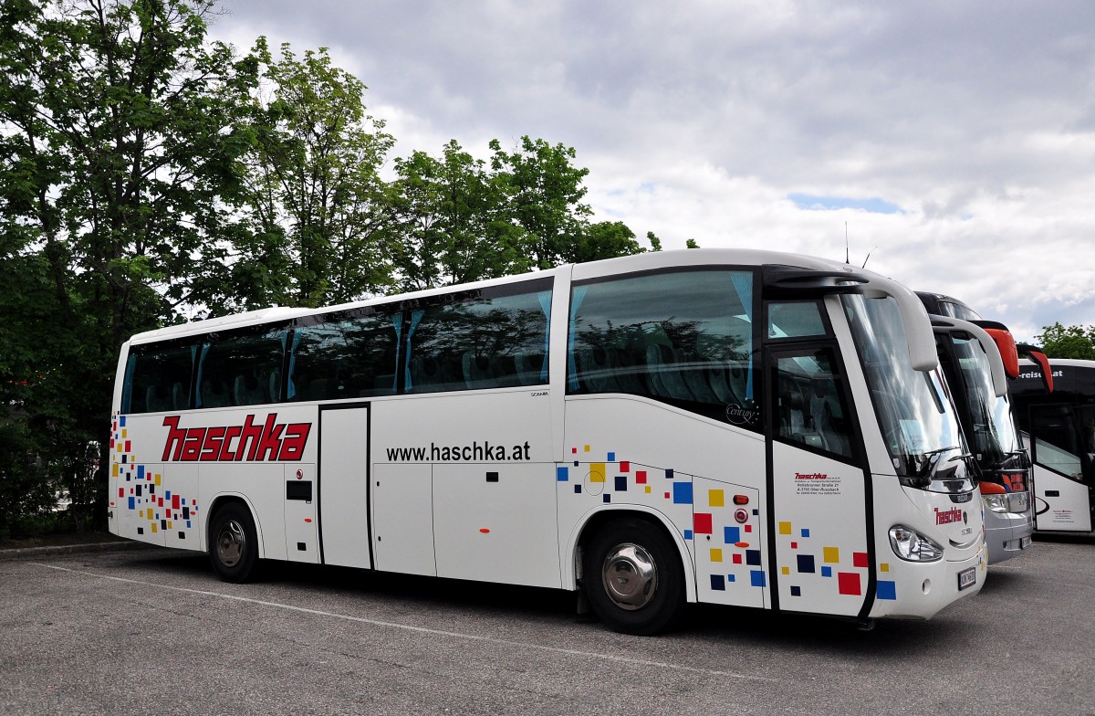 Scania Irizar von Haschka Reisen aus �sterreich im Mai 2015 in Krems gesehen.