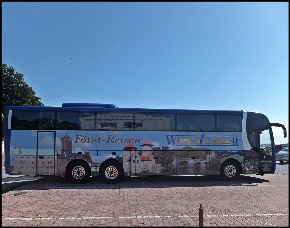 Scania OmniExpress von F�rst-Reisen/Weltenbummler aus Deutschland im Stadthafen Sassnitz.