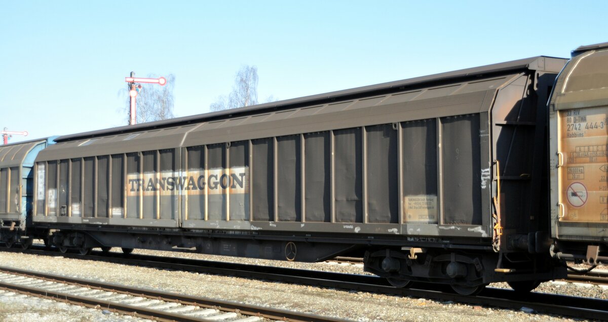 Schiebewandwagen Transwaggon Habiins 73 in V�hringen am 25.01.2012.