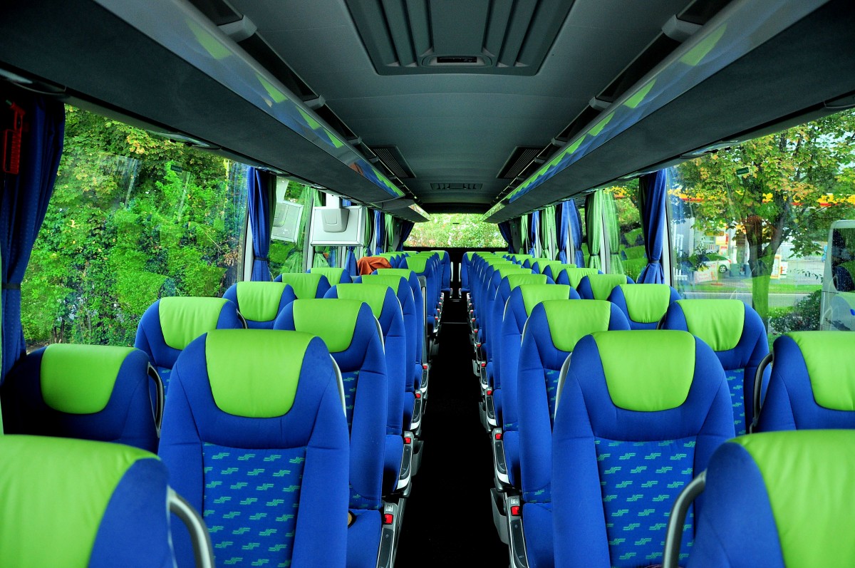 Sch�nes Ambiente im SETRA 517 HD von ALBUS/SALZKRAFT aus �sterreich im August 2013 in Krems gesehen.  