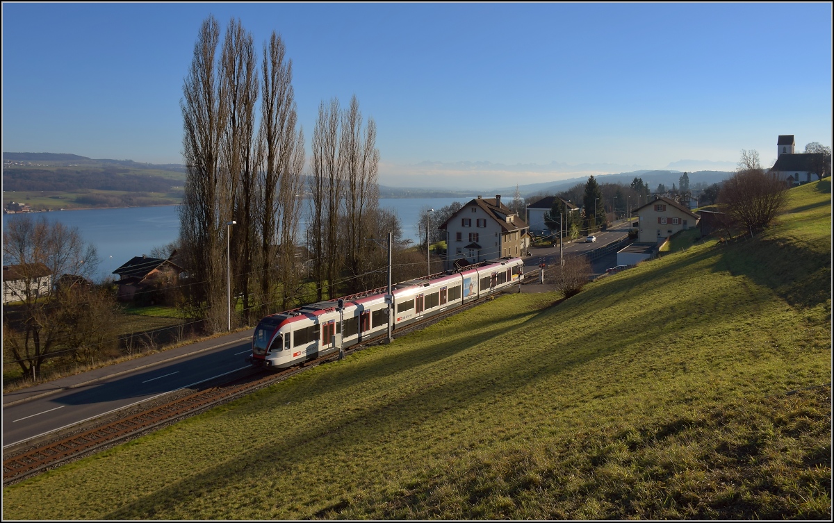 Seetalbahn, RABe 520 000-6 bei Birrwil. Dezember 2016.