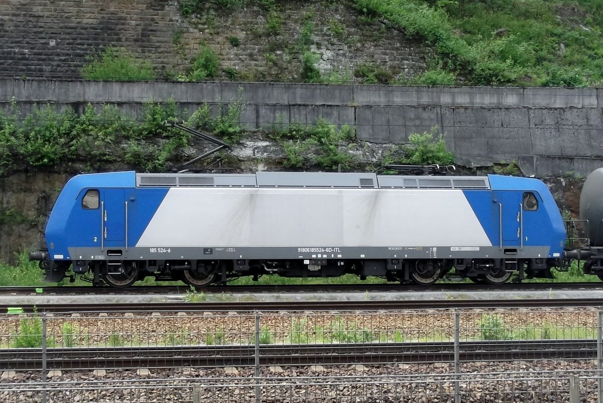 Seitenblick auf 185 524 in Bad Schandau am 24 Mai 2015.