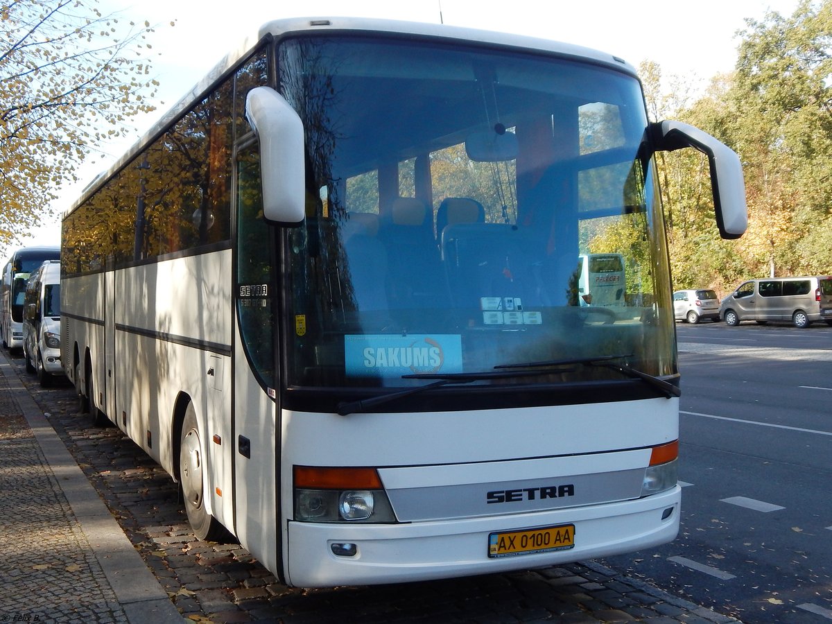 Setra 317 GT-HD aus der Ukraine in Berlin. 