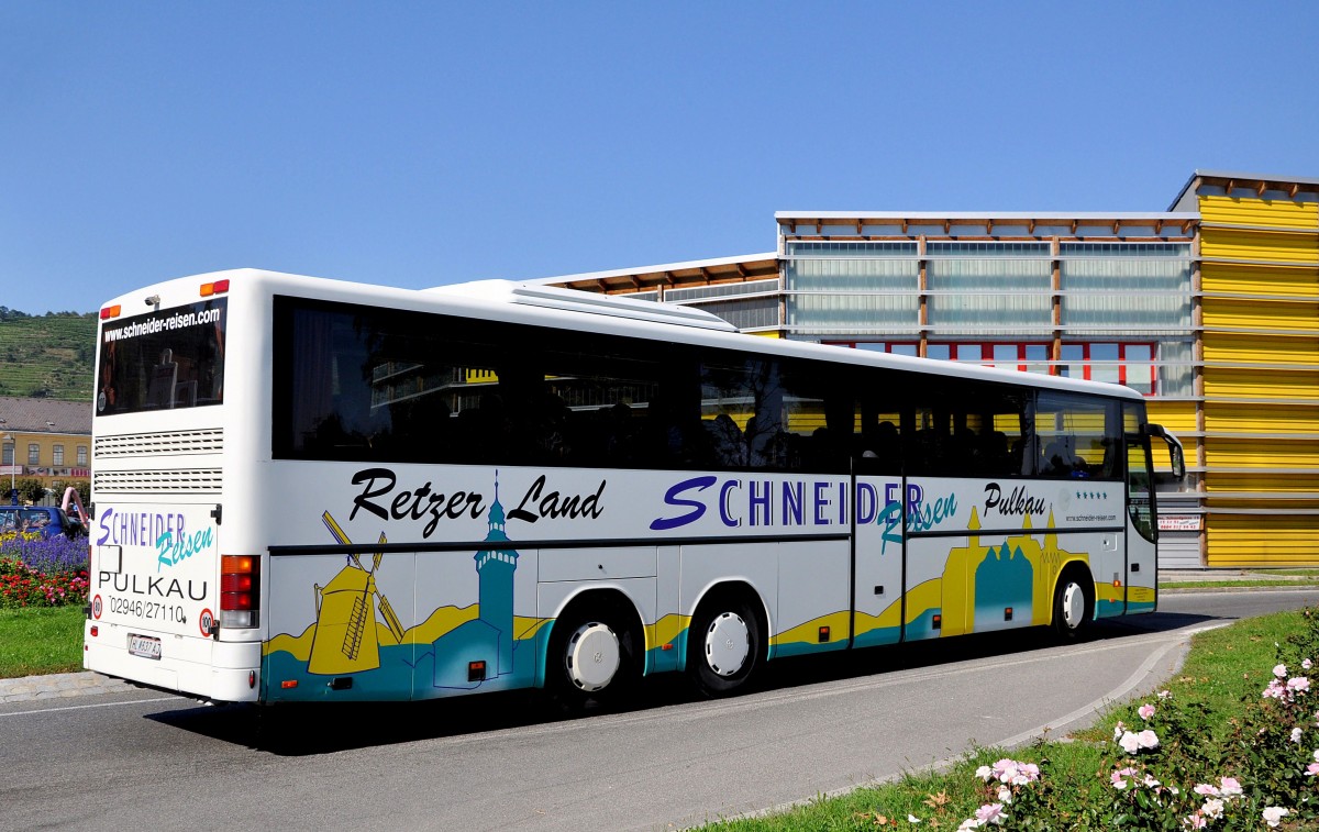SETRA 317 GT-HD von SCHNEIDER Reisen aus Pulkau/Nieder�sterreich im September 2013 in Krems unterwegs.