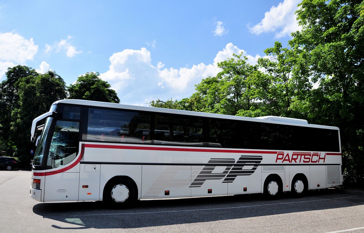 SETRA 317 HDH von PARTSCH Reisen / �sterreich am 29.5.2013 in Krems an der Donu.