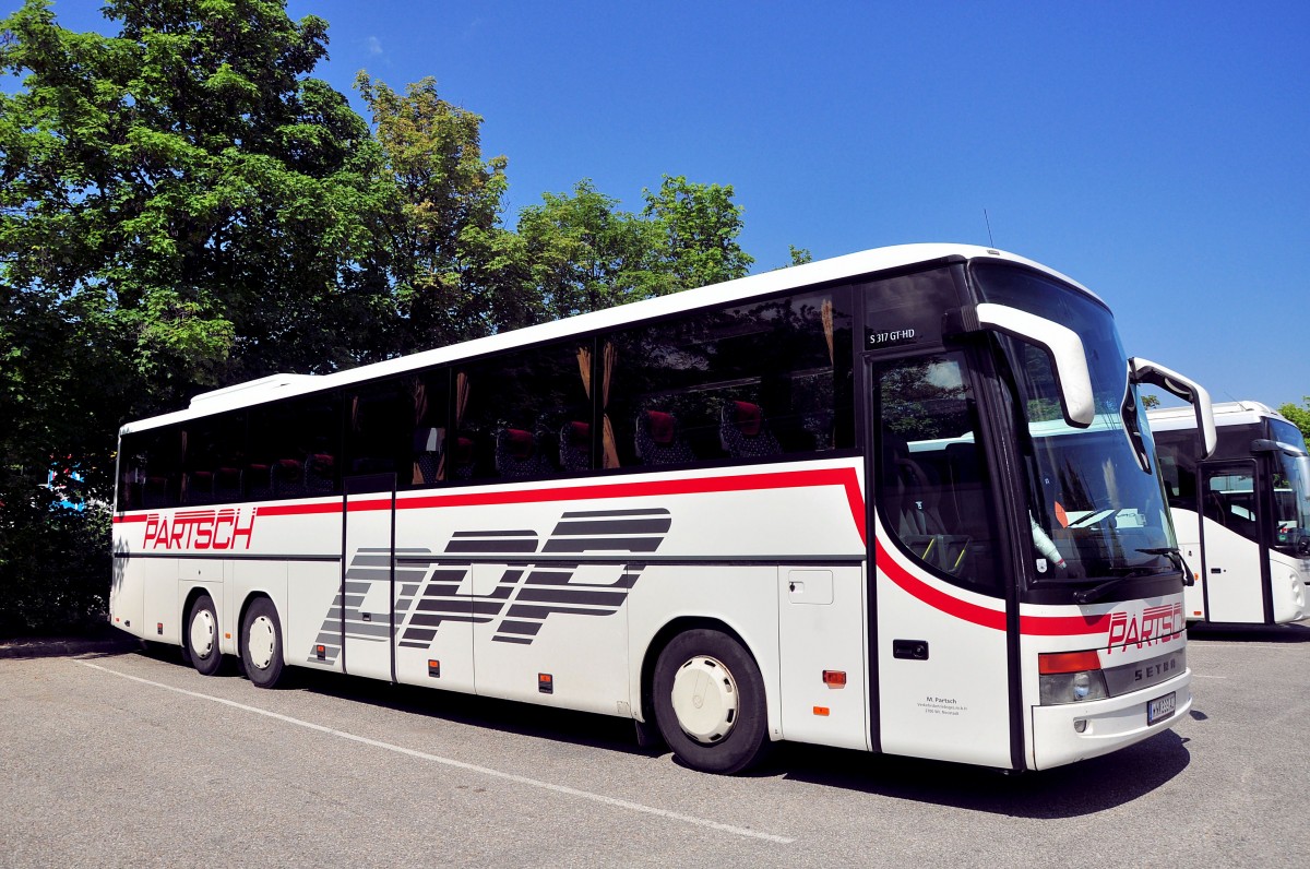 SETRA 317 HDH von PARTSCH Reisen / �sterreich am 29.5.2013 in Krems an der Donu.