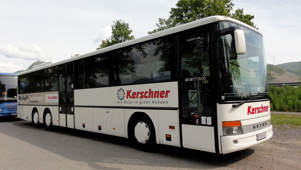 Setra 317 UL von Kerschner Reisen aus �sterreich in D�rnstein/Nieder�sterreich gesehen.