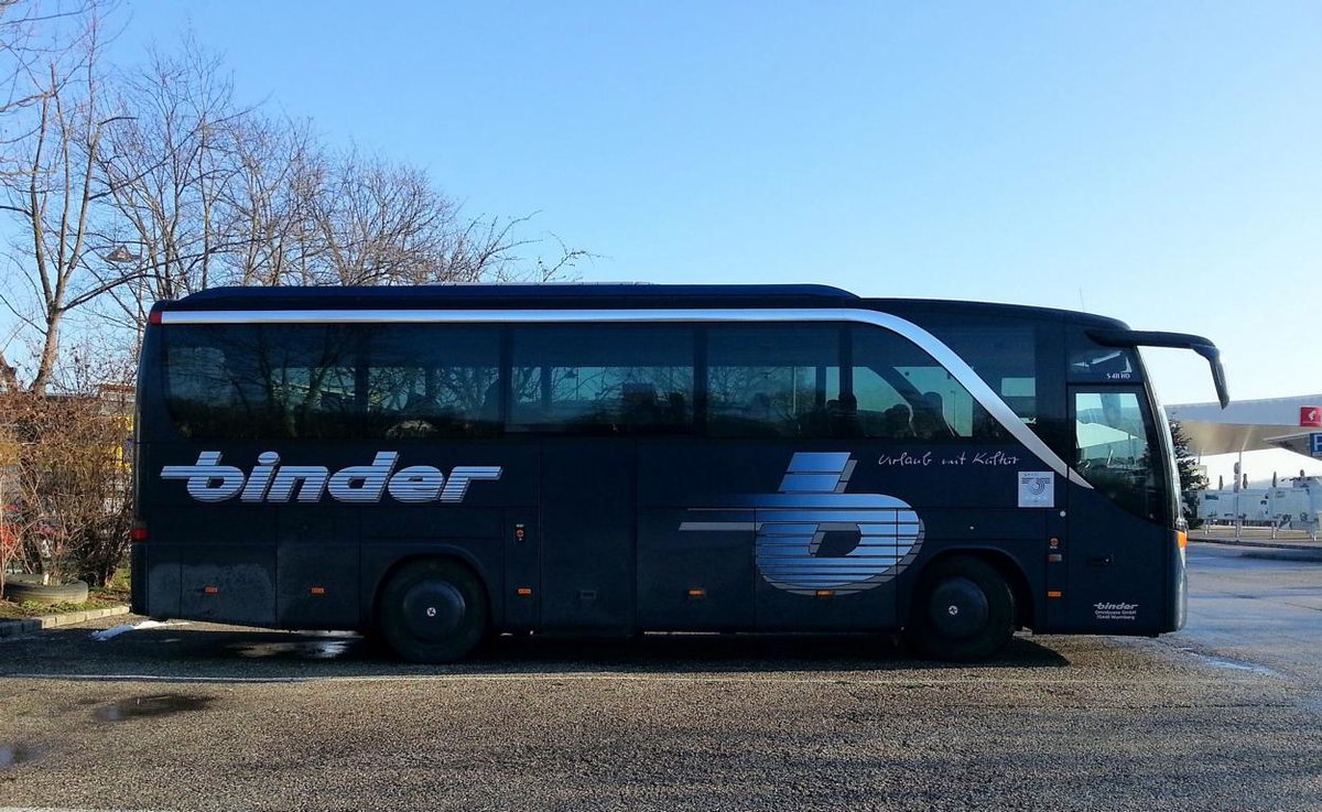 Setra 411 HD von Binder Reisen aus �sterreich im Dez. 2017 in Krems.