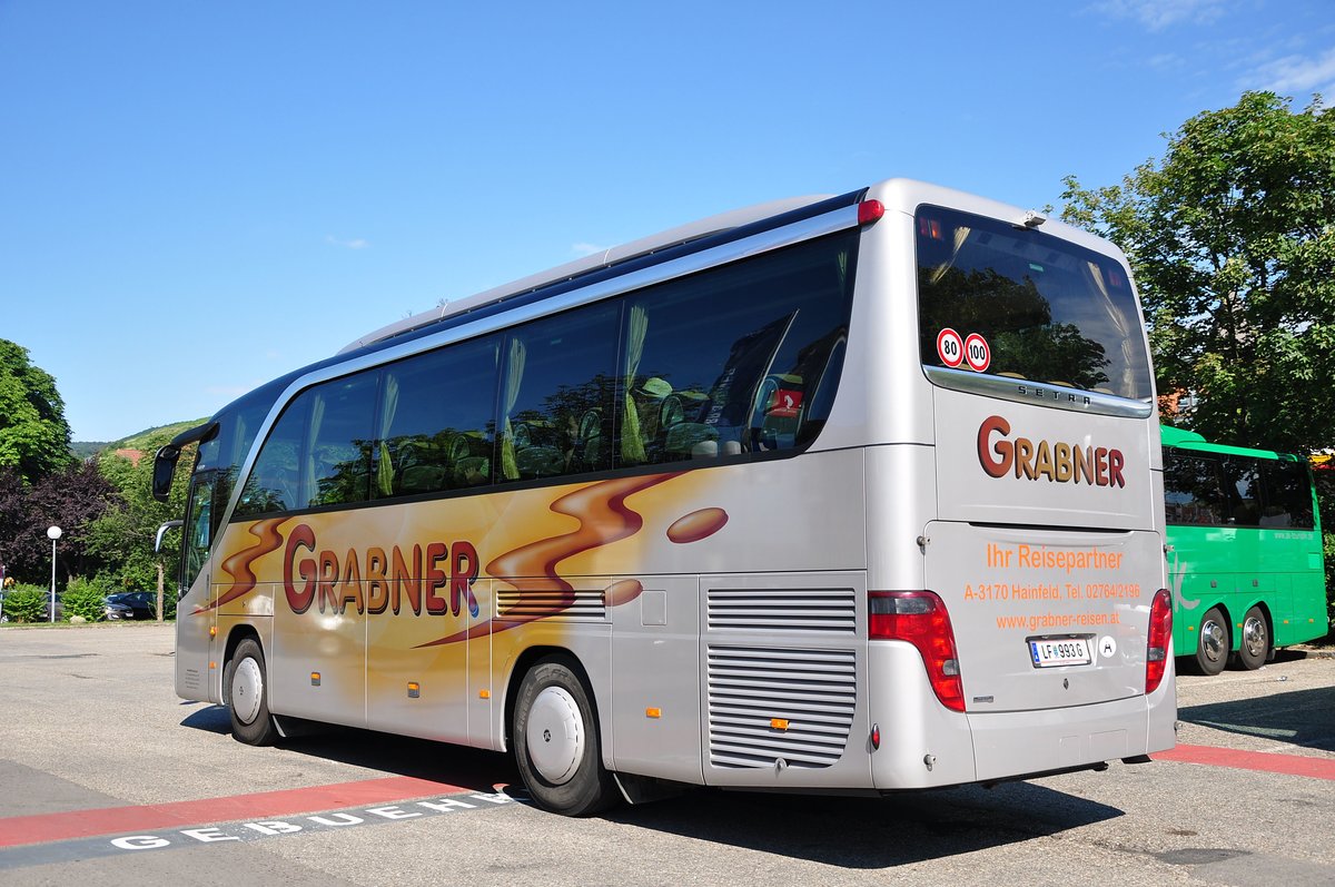 Setra 411 HD von Grabner Reisen aus Nieder�sterreich in Krems gesehen.