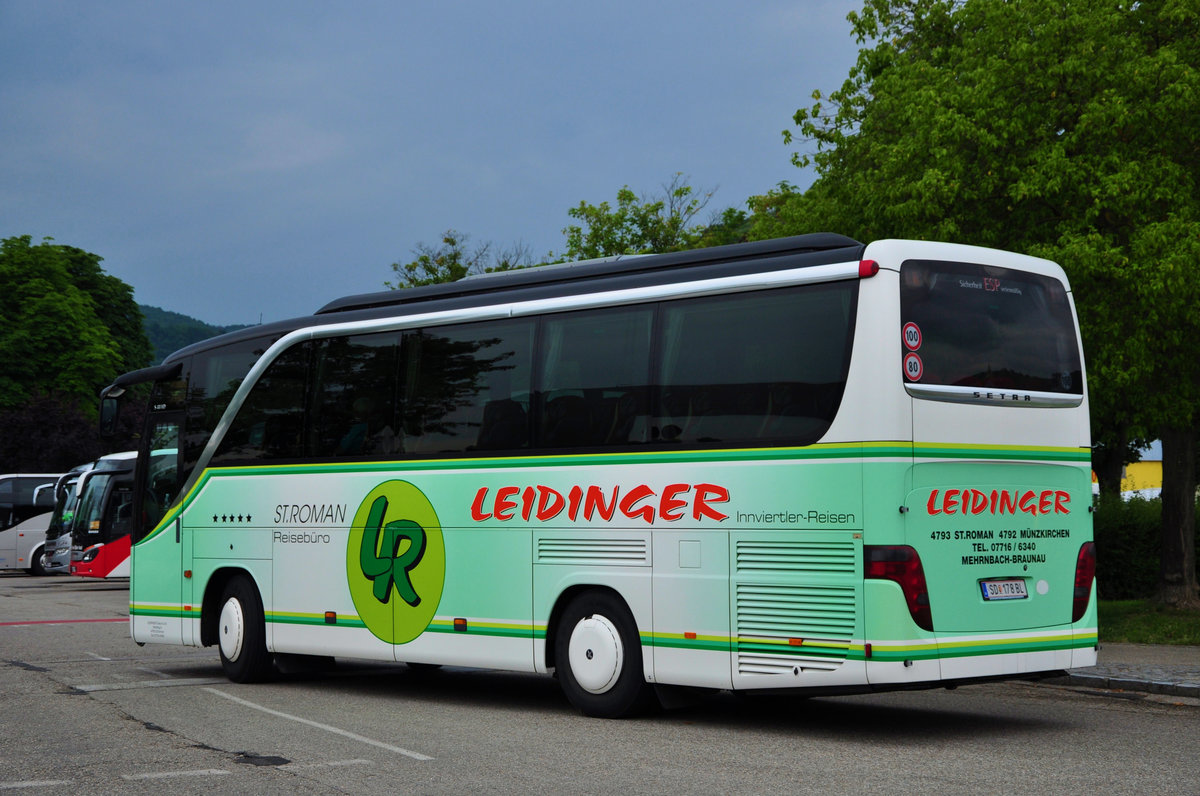 Setra 411 HD von Leidinger Reisen aus �sterreich in Krems gesehen.