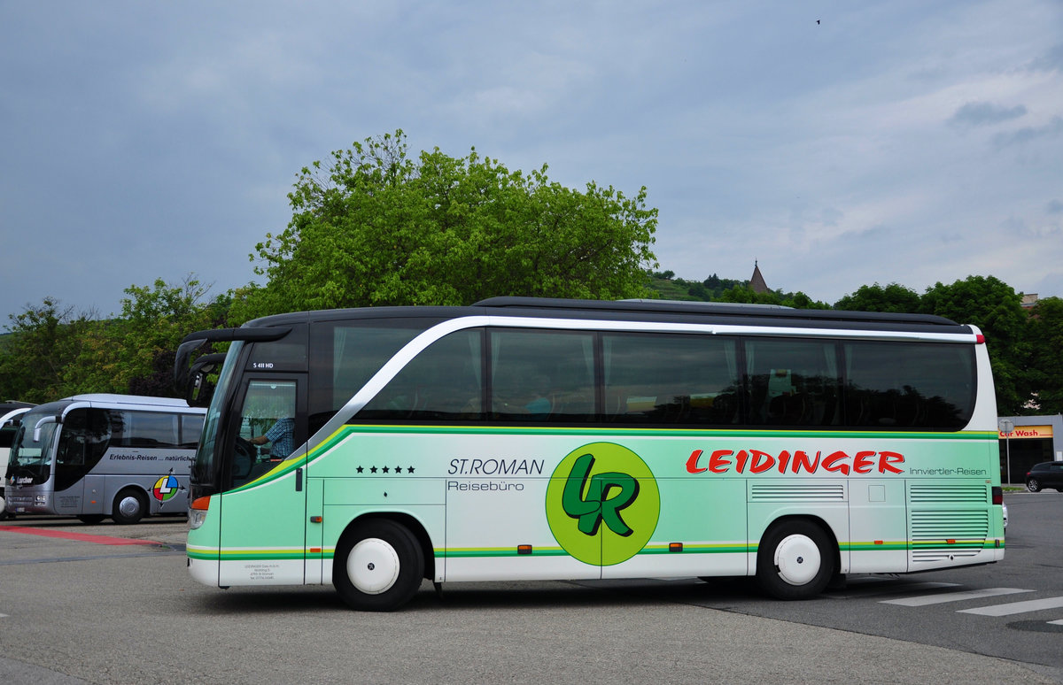 Setra 411 HD von Leidinger Reisen aus �sterreich in Krems gesehen.
