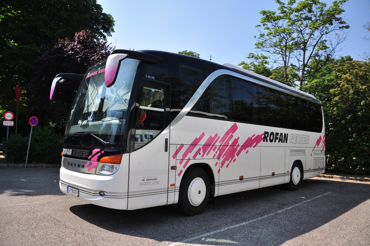 Setra 411 HD von Rofan Reisen aus �sterreich im Juni 2015 in Krems unterwegs.