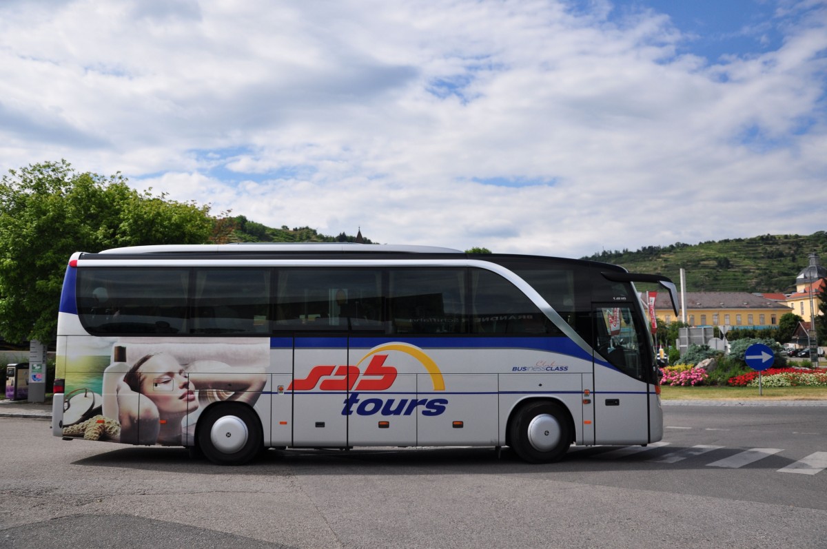 Setra 411 HD von SAB tours aus �sterreich im Juni 2015 in Krems.