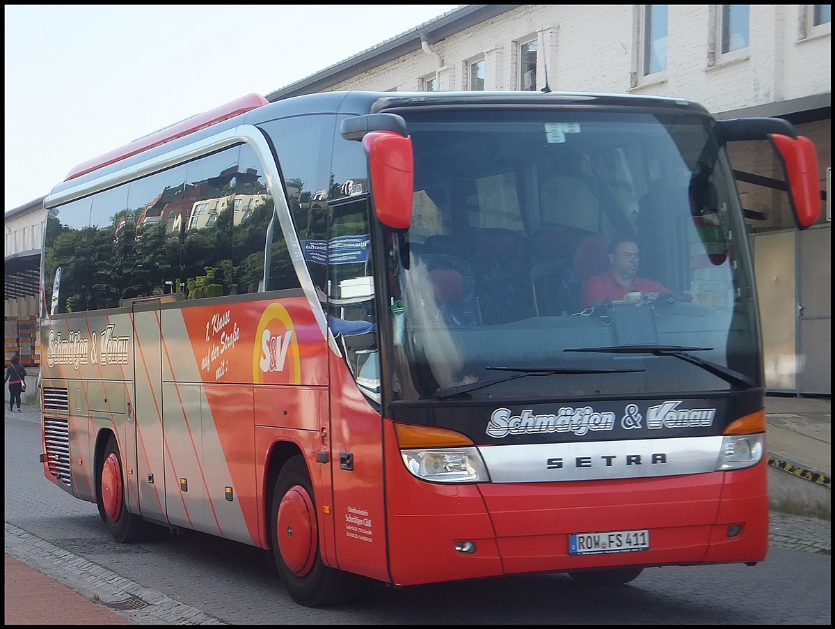 Setra 411 HD von Schm�tjen & Vonau aus Deutschland im Stadthafen Sassnitz.