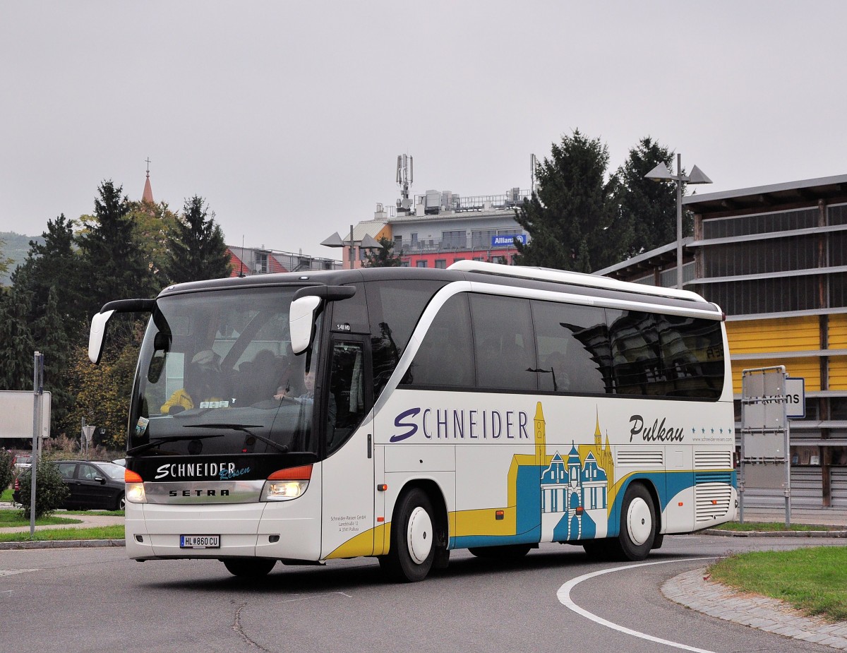Setra 411 HD von Schneider Reisen aus �sterreich am 4.10.2014 in Krems.