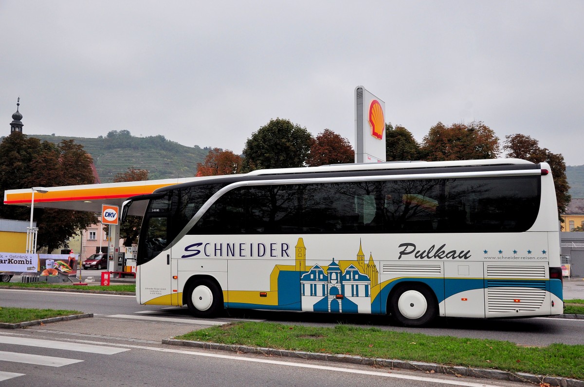 Setra 411 HD von Schneider Reisen aus �sterreich am 4.10.2014 in Krems.