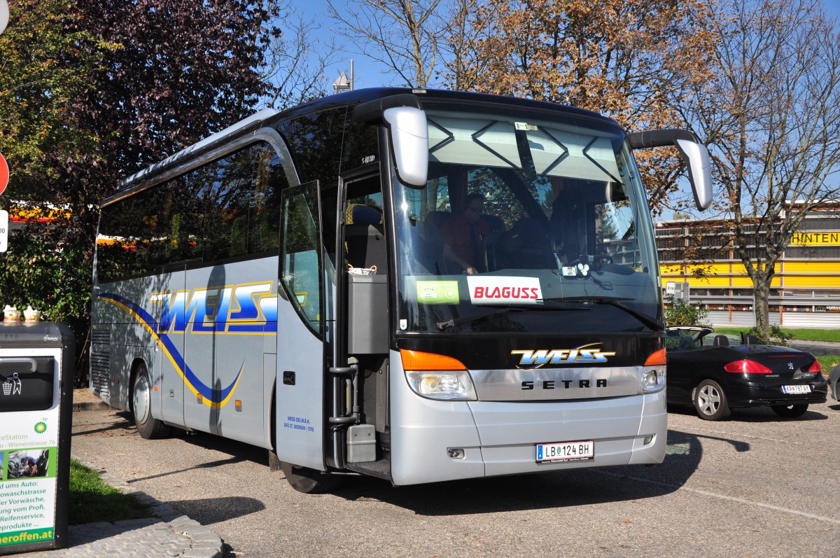 Setra 411 HD von Weiss Reisen aus �sterreich am 28.9.2014 in Krems.